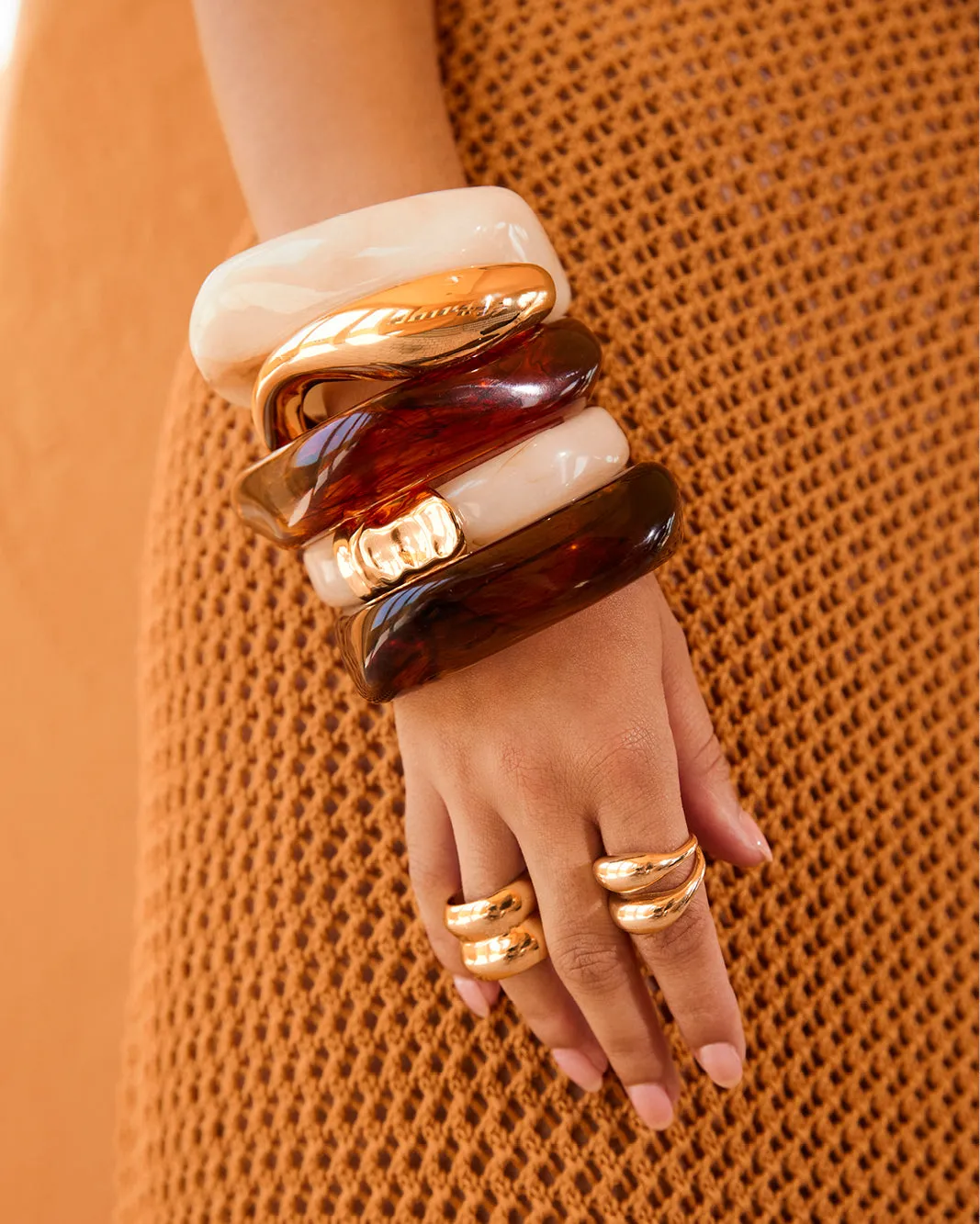 ARIAH BANGLE - CREAM-GOLD PLATED 18K