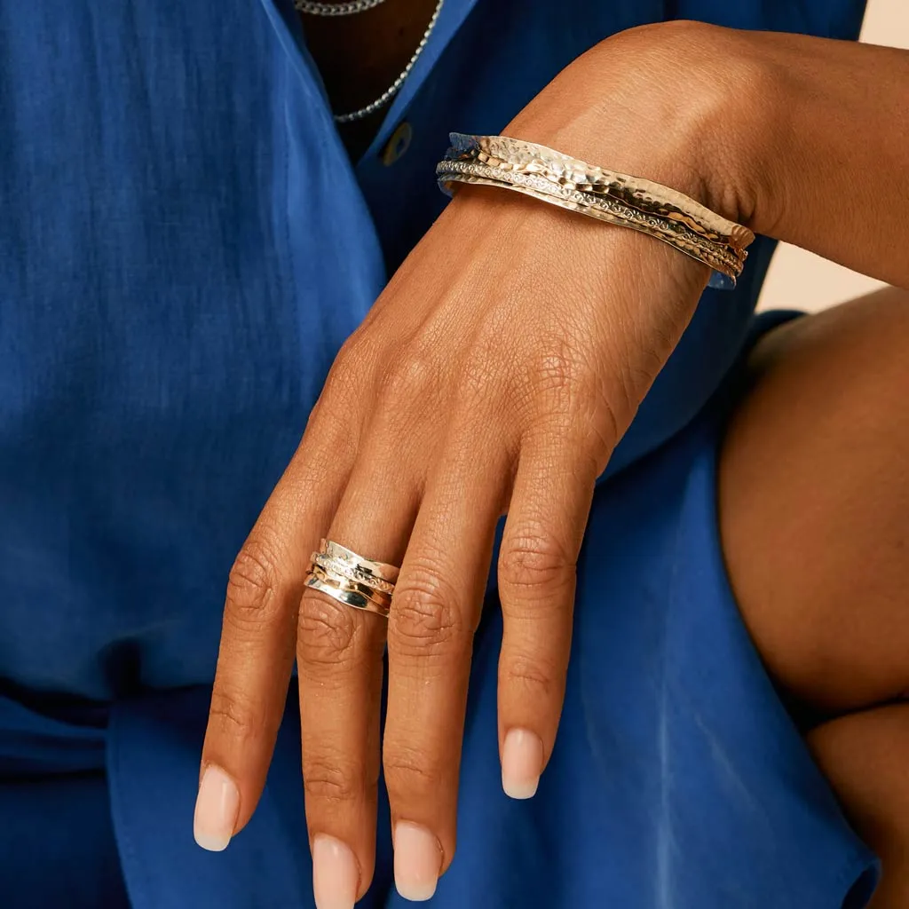 Aura Magic Spinning Bangle