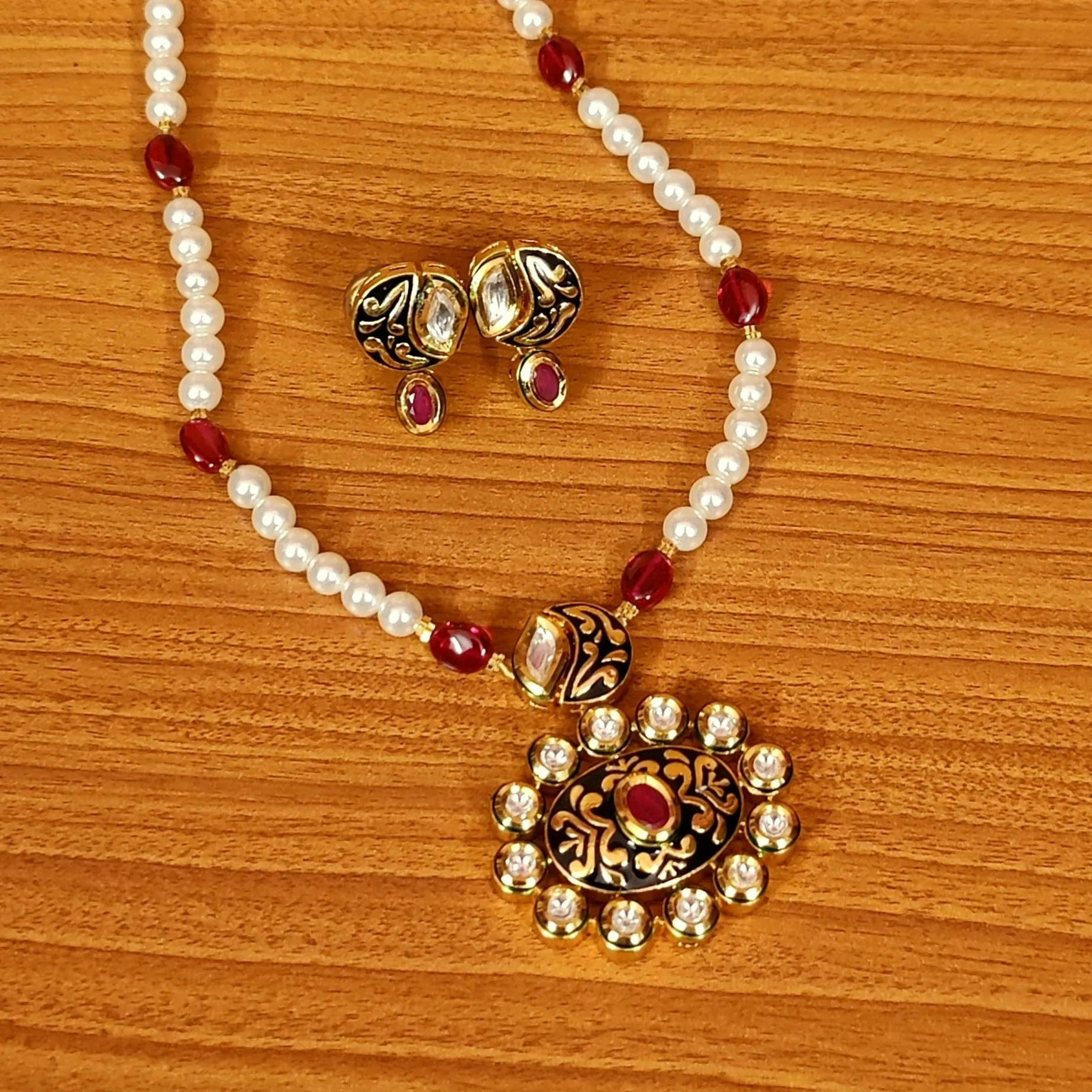 BLACK KUNDAN POLKI & MEENAKARI ROYAL & SIMPLE PENDANT SET