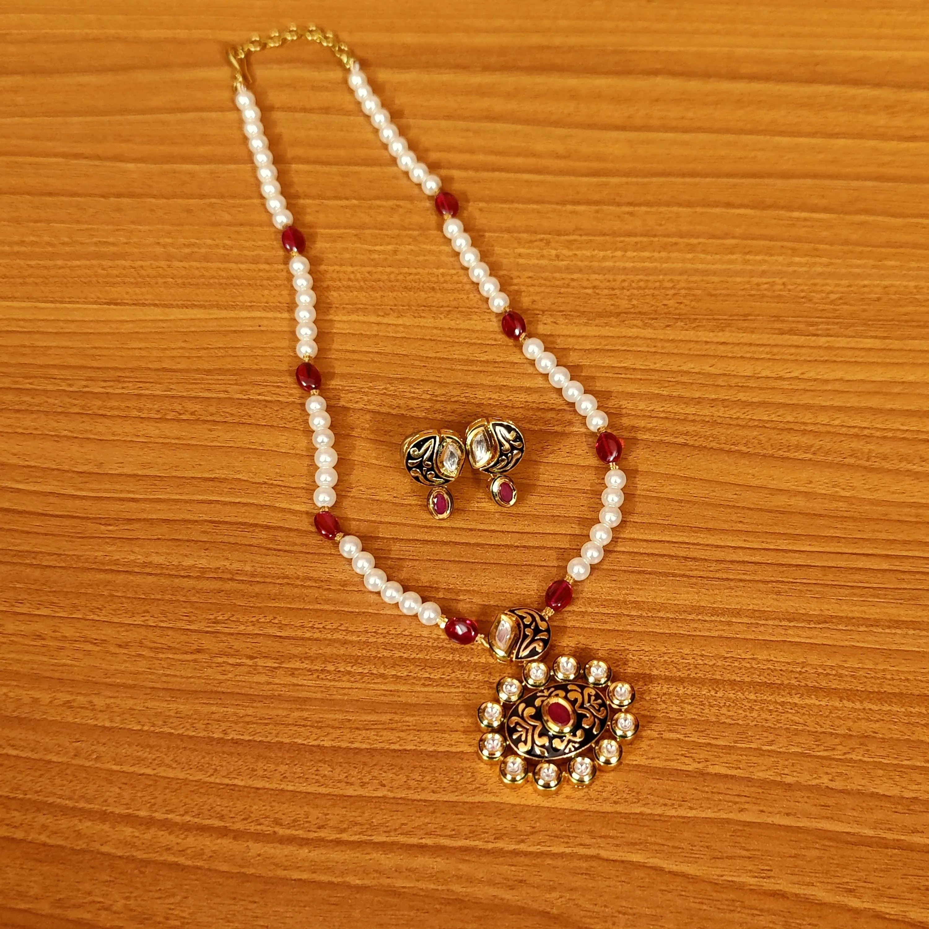BLACK KUNDAN POLKI & MEENAKARI ROYAL & SIMPLE PENDANT SET