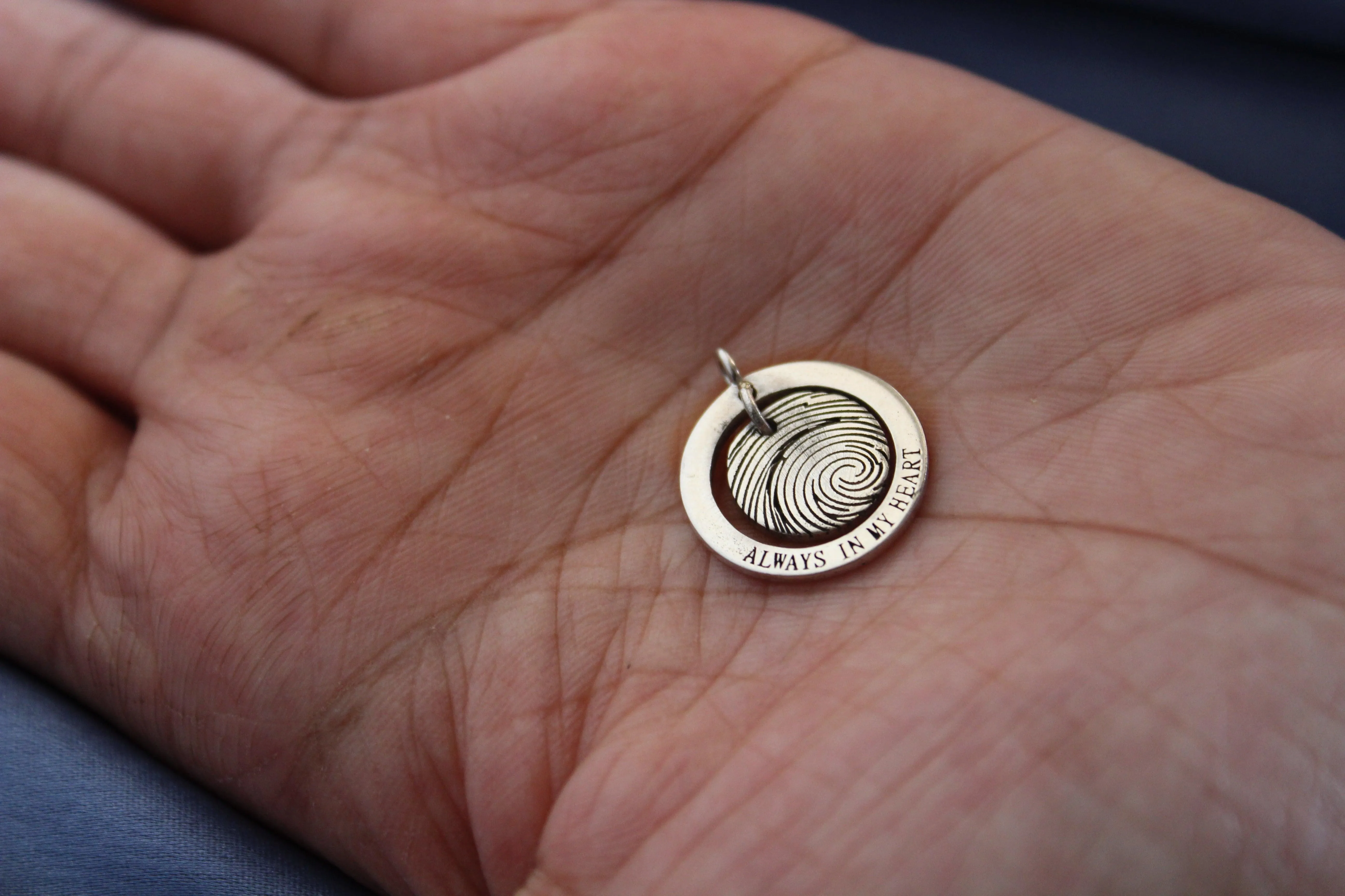 Customized Fingerprint with Name (With Chain)