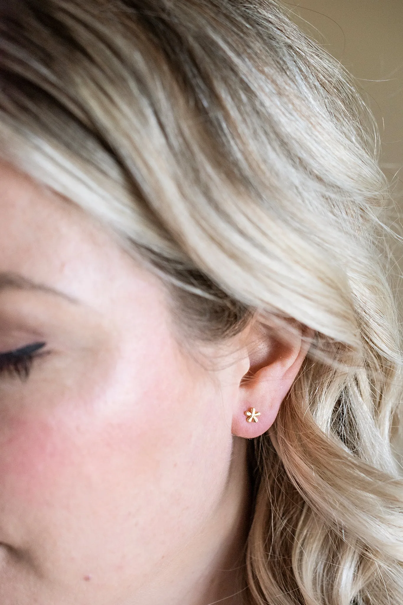 Daisy Studs