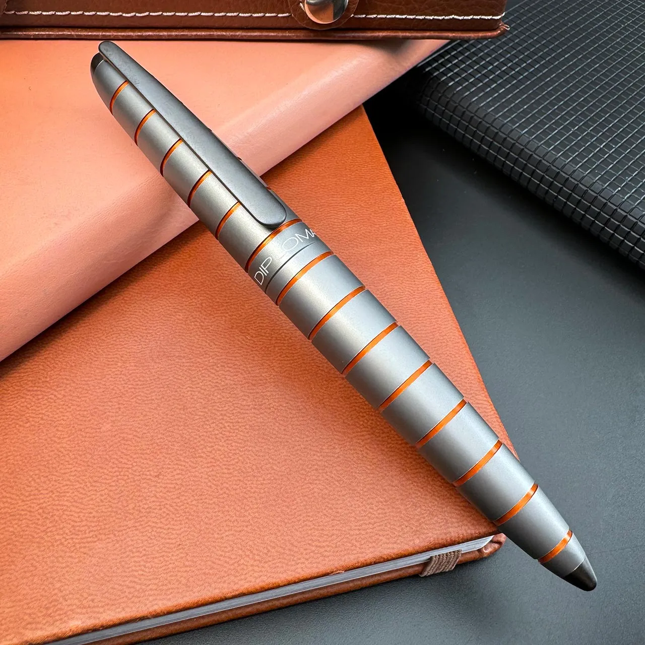 Diplomat Elox Grey Ring Pen