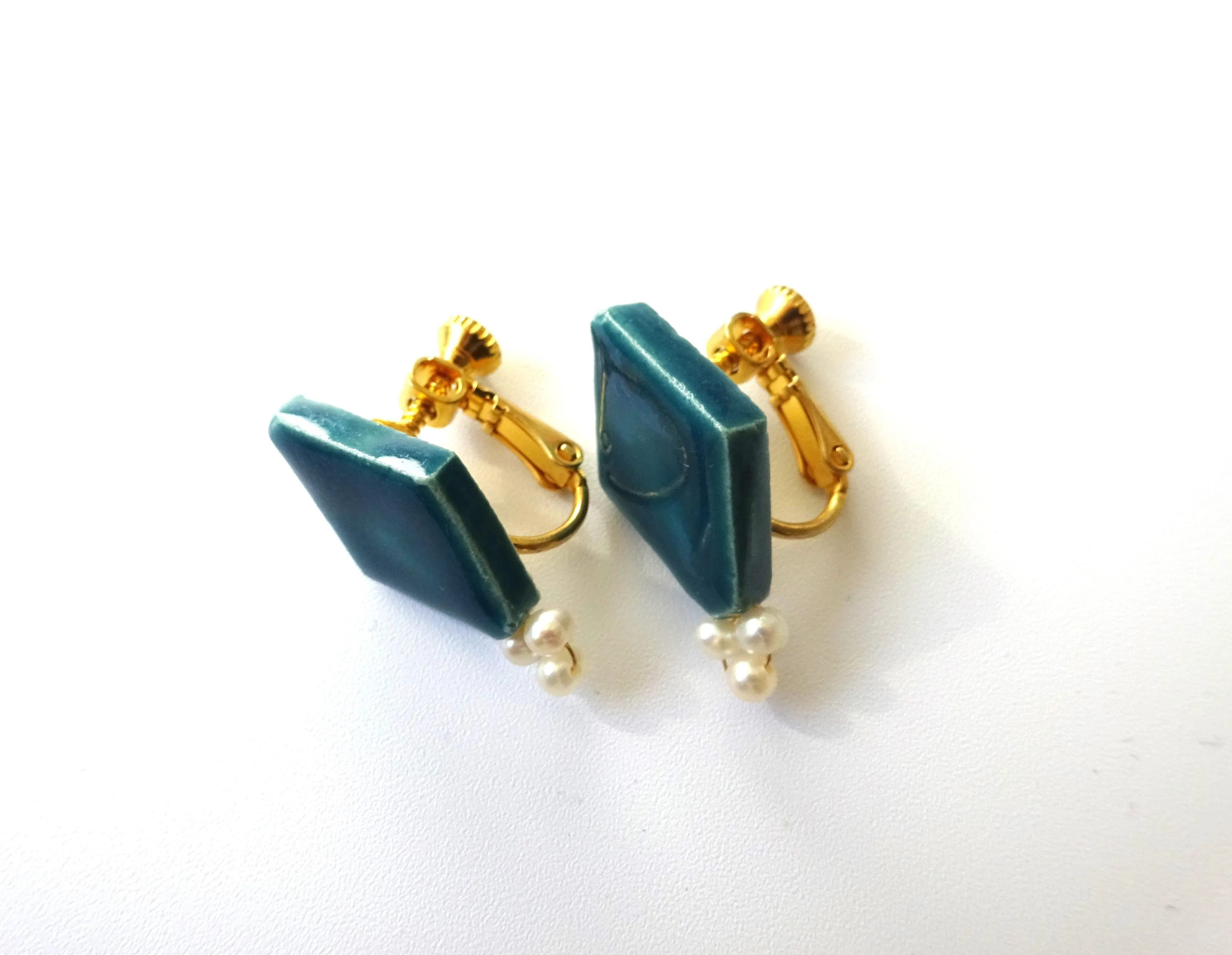 Hishigata Freshwater Pearl Pierced Earrings / Clip-on Earrings Dark Green