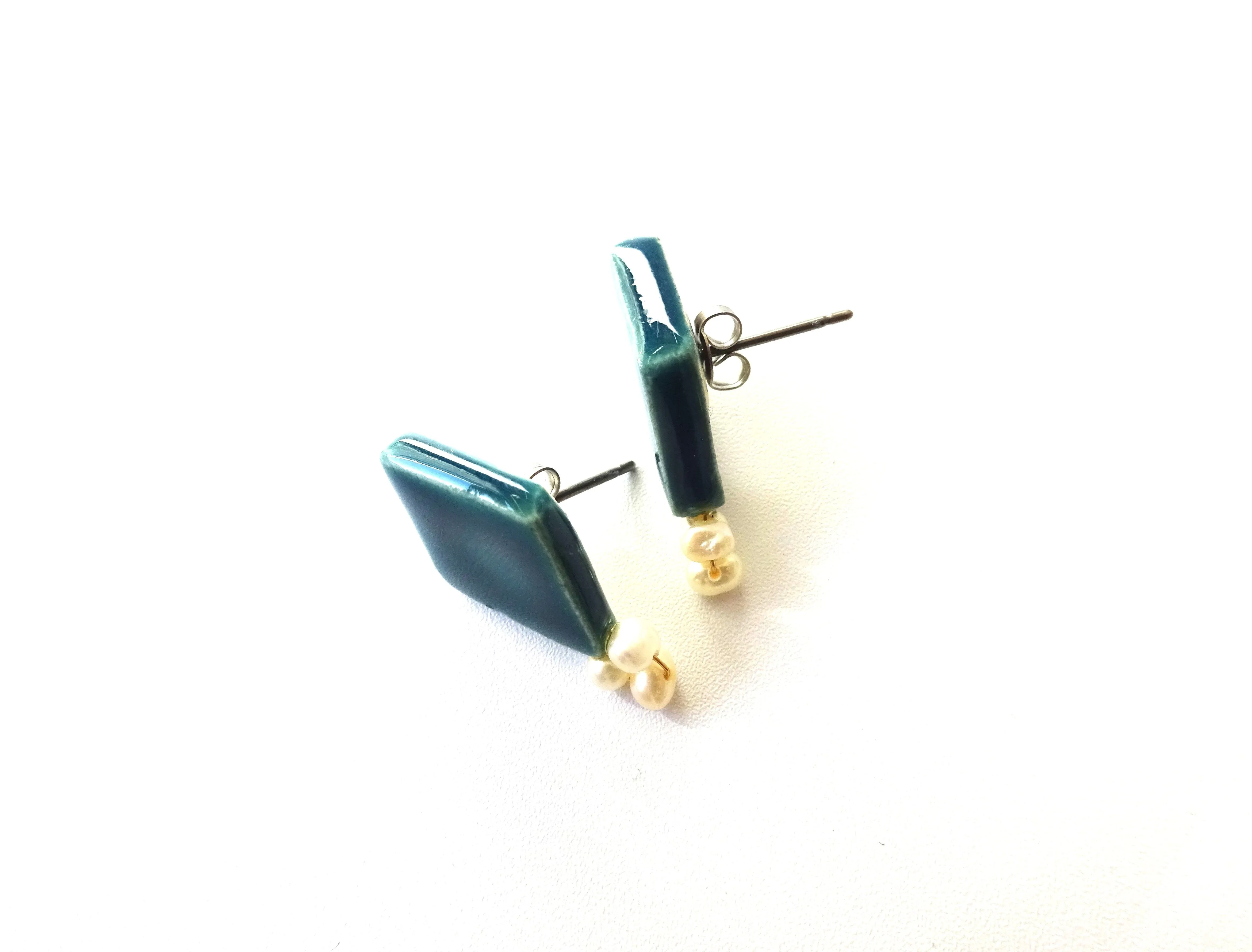 Hishigata Freshwater Pearl Pierced Earrings / Clip-on Earrings Dark Green