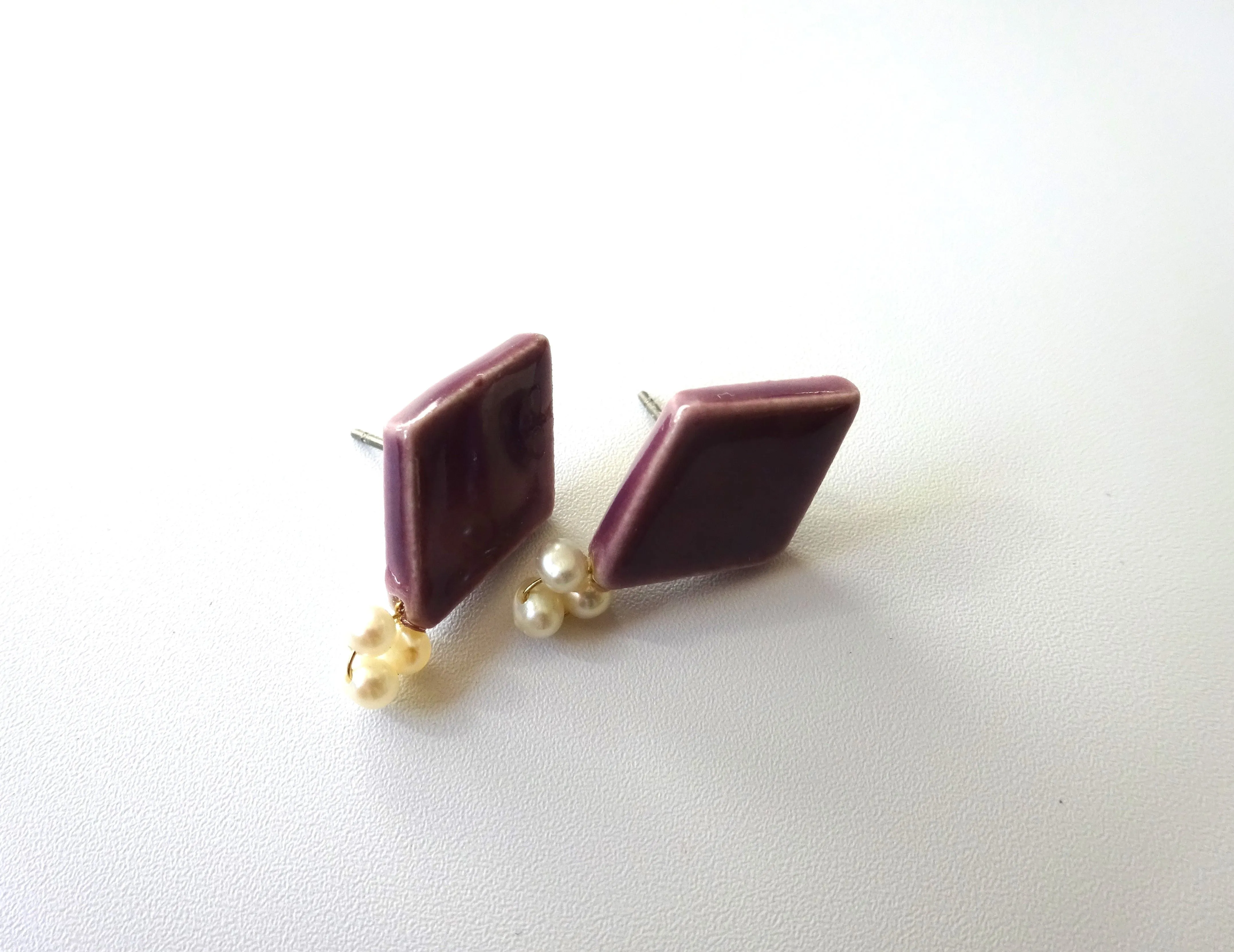 Hishigata Freshwater Pearl Pierced Earrings / Clip-on Earrings Purple