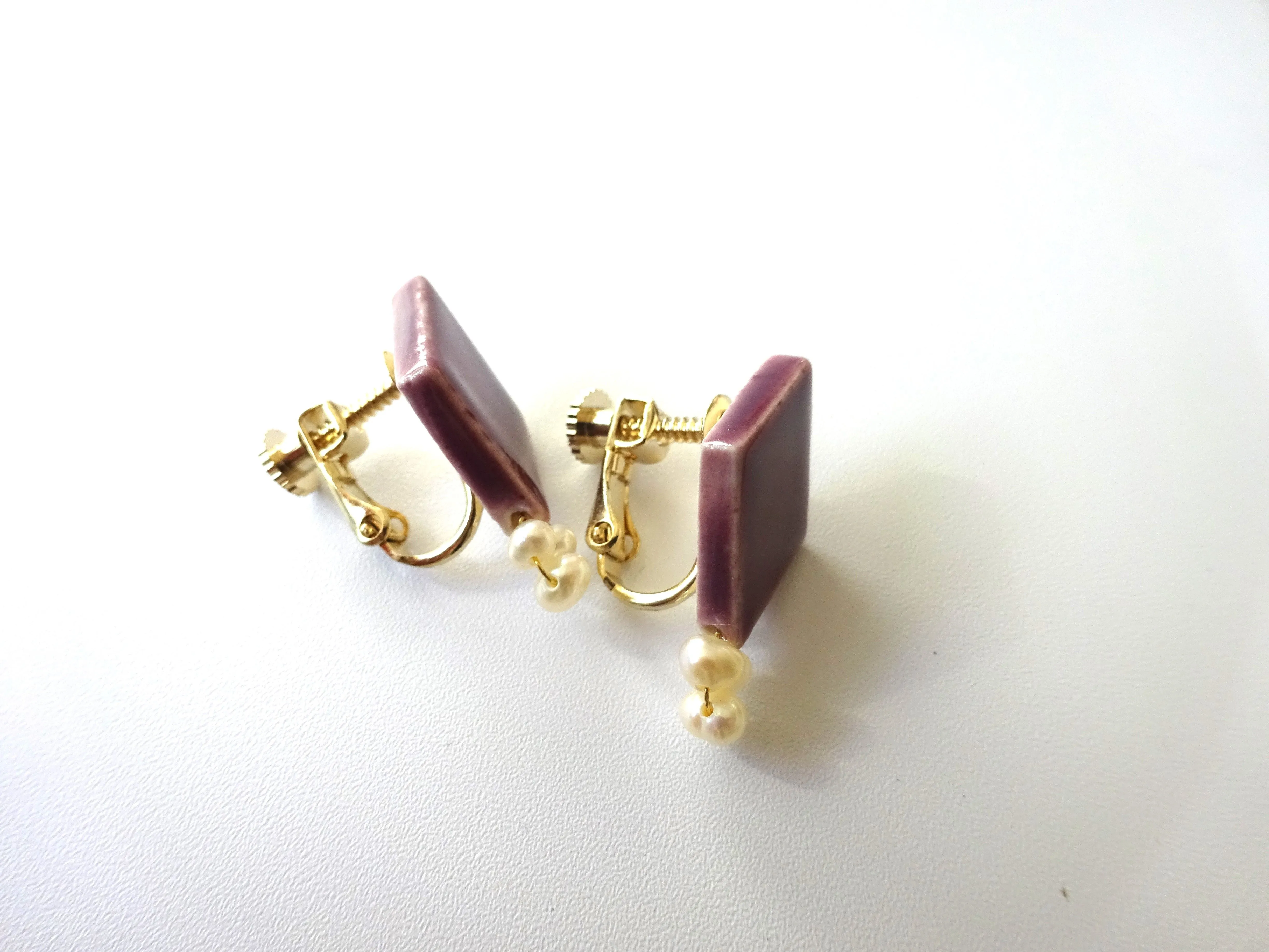 Hishigata Freshwater Pearl Pierced Earrings / Clip-on Earrings Purple