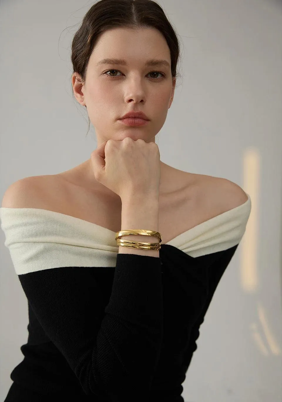 Minimalist 18k Gold Colour Texture Charm 60mm Waterproof 316L Stainless Steel Round Smooth Bracelet Bangles for Women
