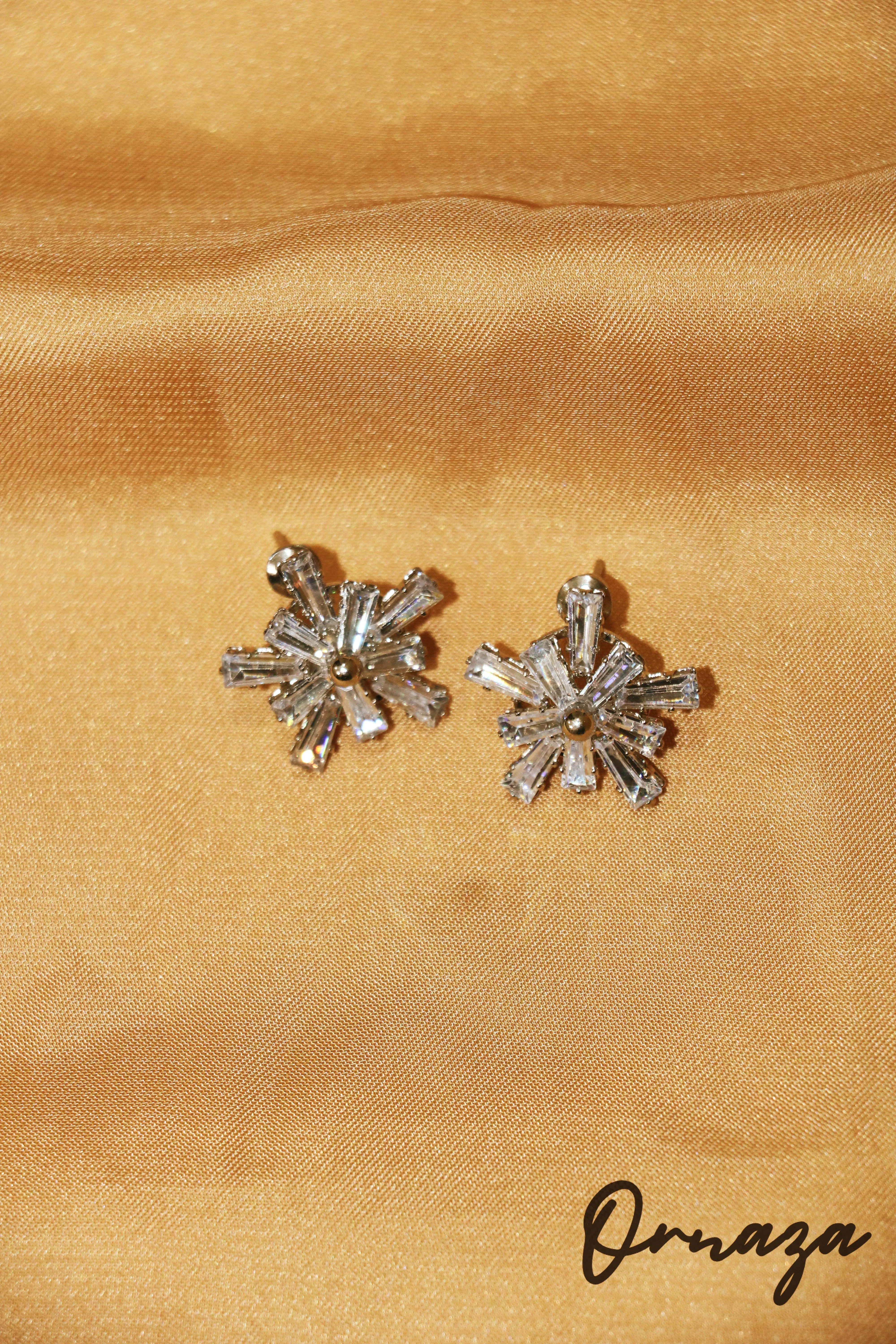 Radiant Starburst Stud Earrings – Dazzle with Elegance and Shine