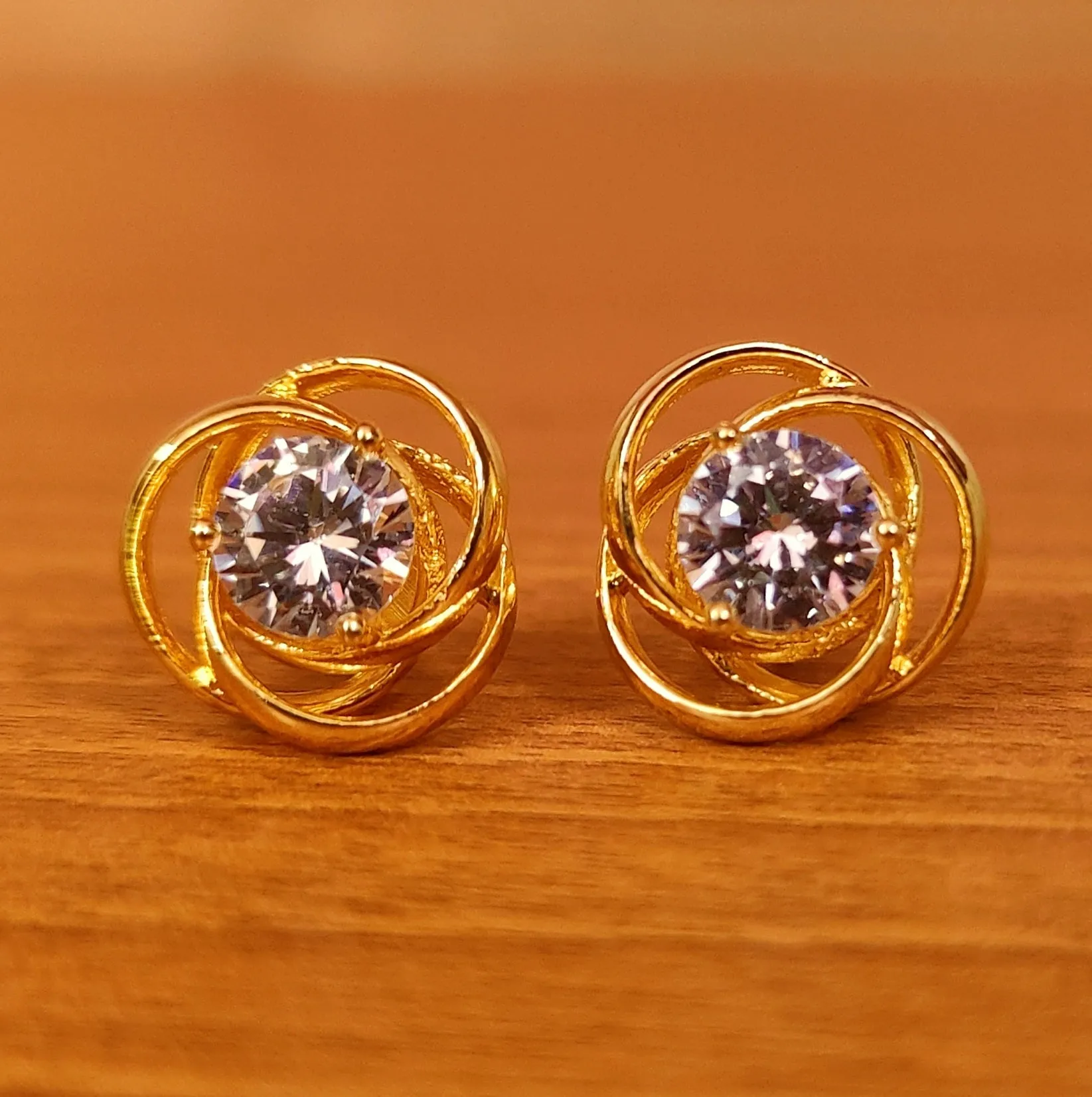 SOLITAIRE LOOK SIGNITY STUDDED DIAMOND LOOK STUDS