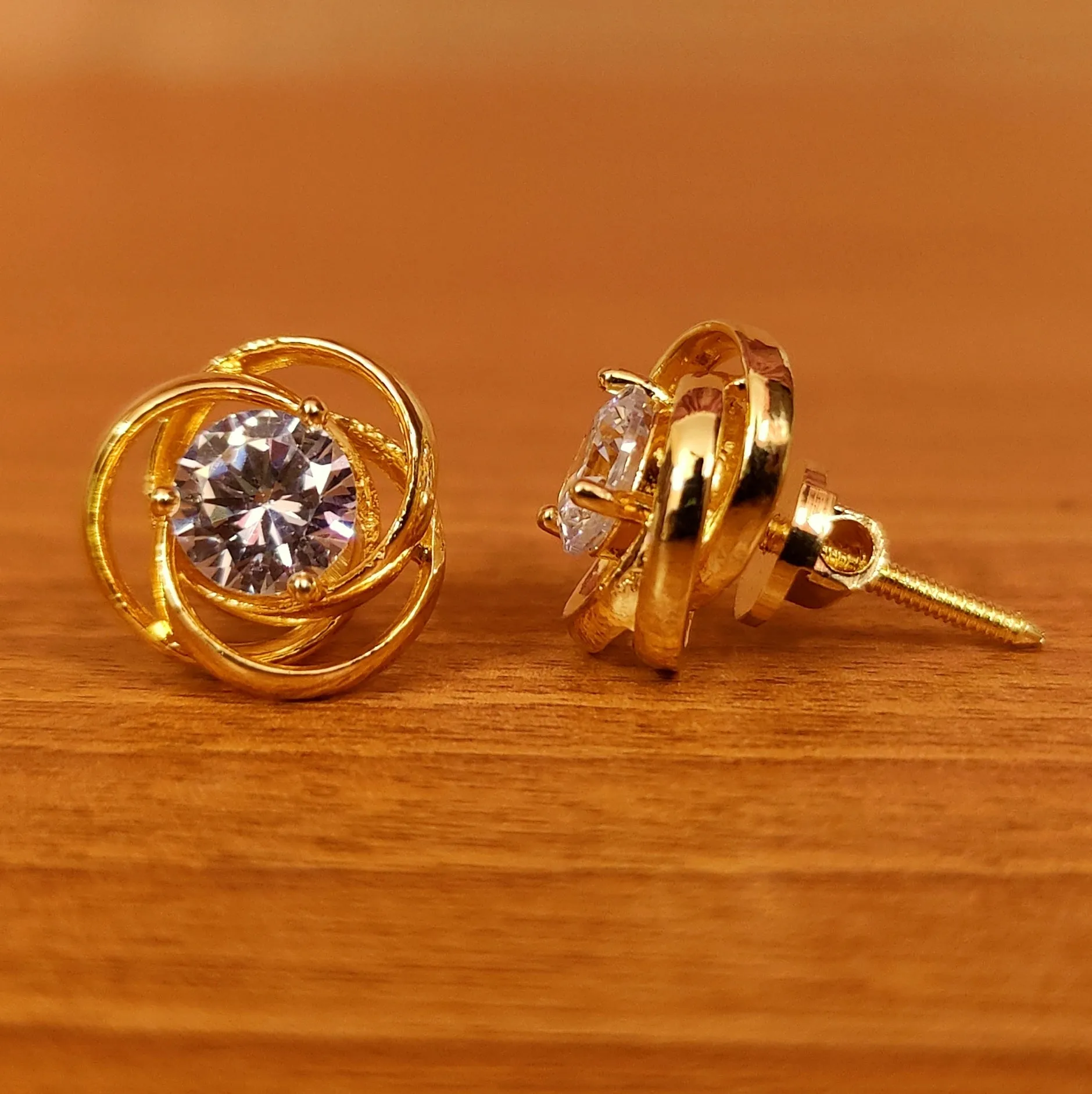 SOLITAIRE LOOK SIGNITY STUDDED DIAMOND LOOK STUDS