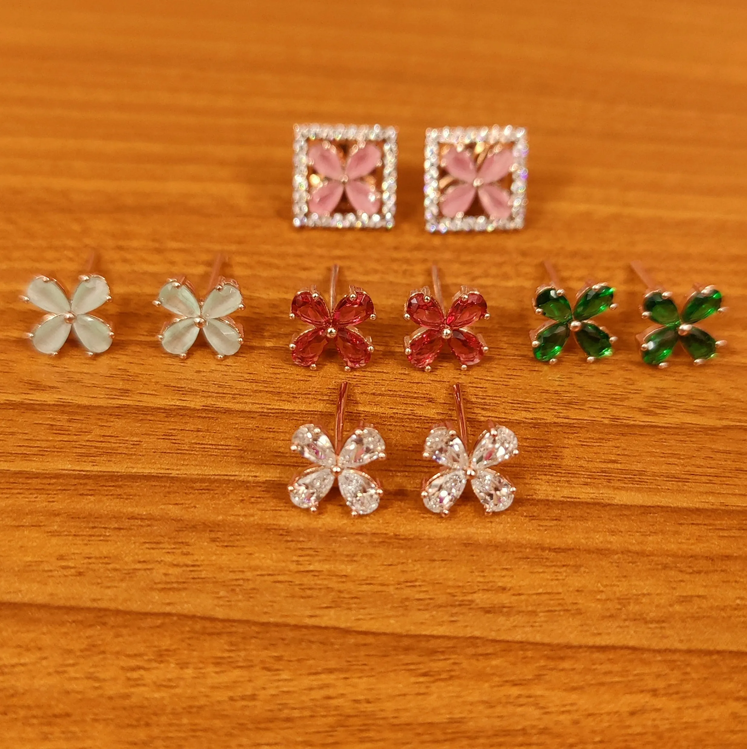 SQUARE SHAPED DIAMOND LOOK CHANGEABLE STUDS
