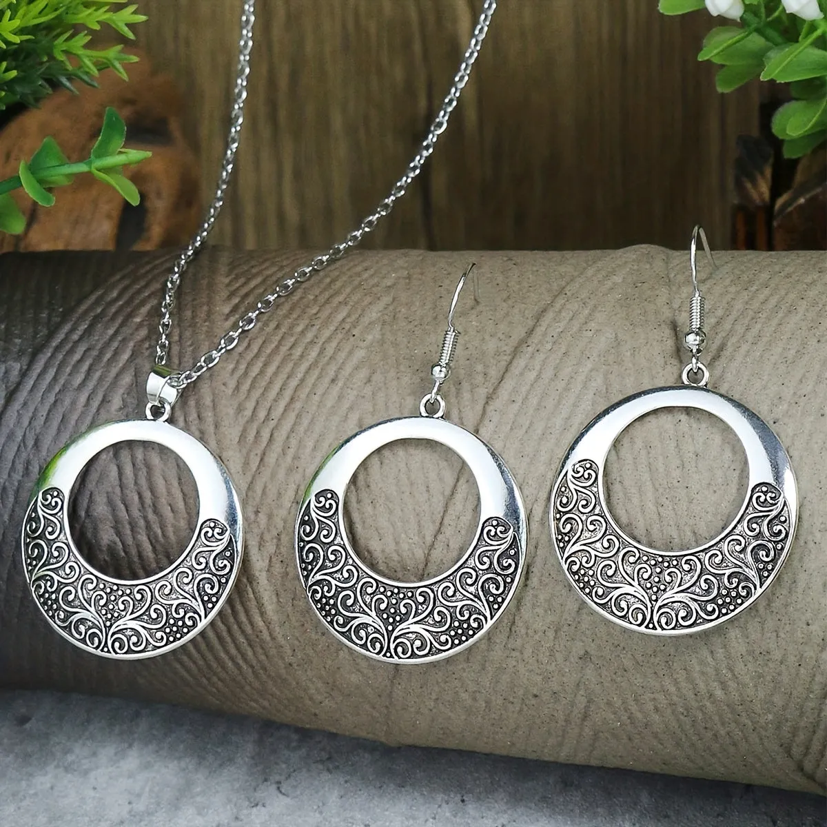 Vintage Carved Zinc Alloy Jewelry Set for Daily Wear  Parties
